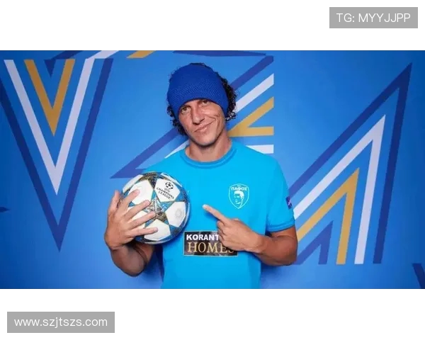 巴西世界杯舞台上大卫路易斯的荣耀与泪水交织瞬间击与梦想破碎的背影